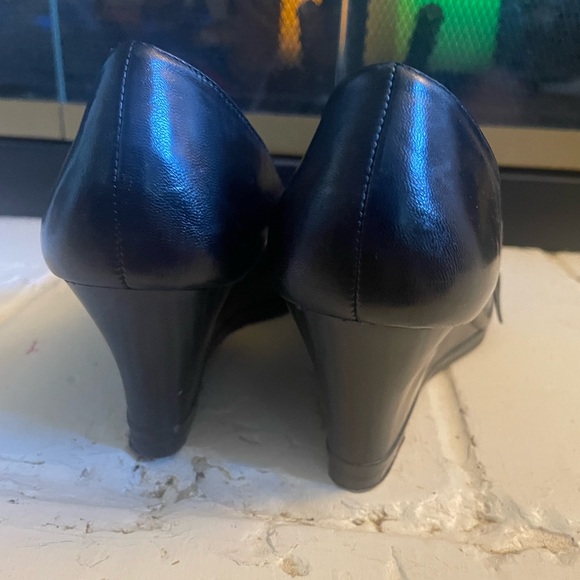 Report Black Wedge Shoe  Sz 7 - Picture 3 of 6